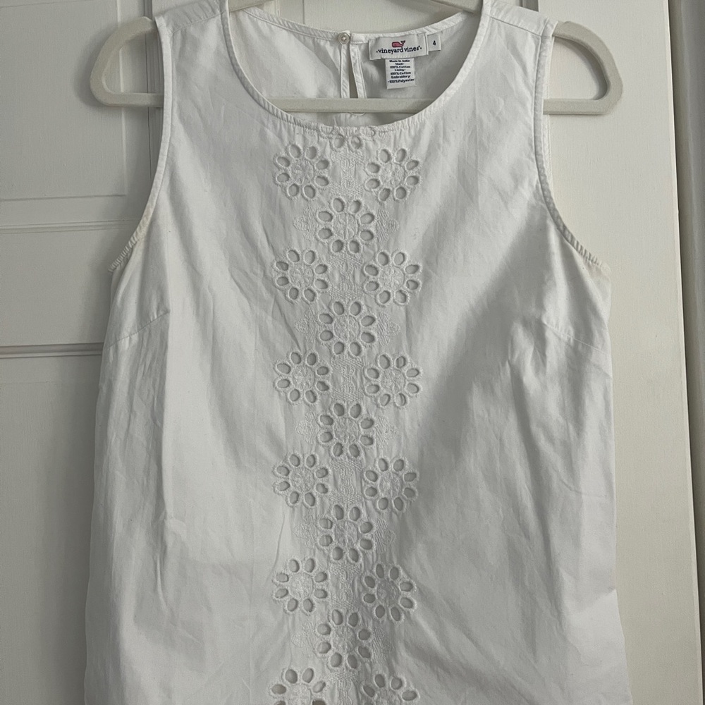 Vineyard Vines white eyelet top